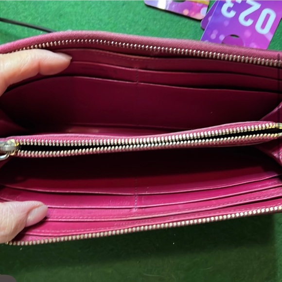 Miu Miu Dalia Patent Wallet with Box & Authentication Card - Picture 3 of 16